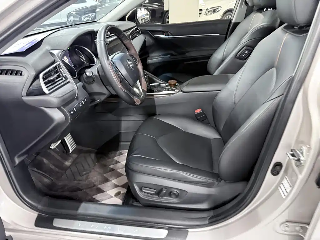 Toyota Camry — миниатюра 10