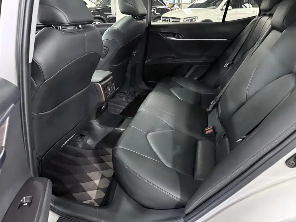 Toyota Camry — миниатюра 9