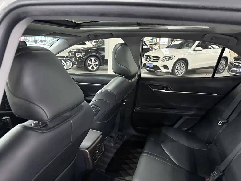 Toyota Camry — миниатюра 14