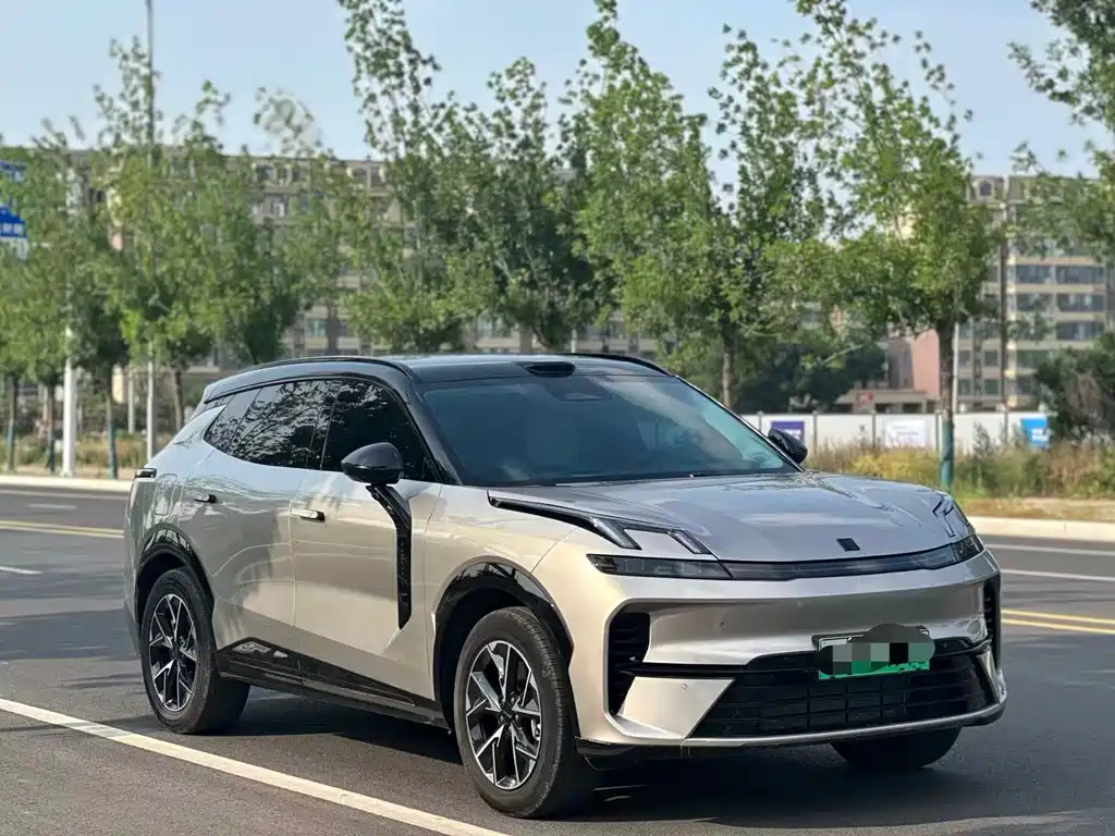 Lynk & Co 08 EM-P 2025