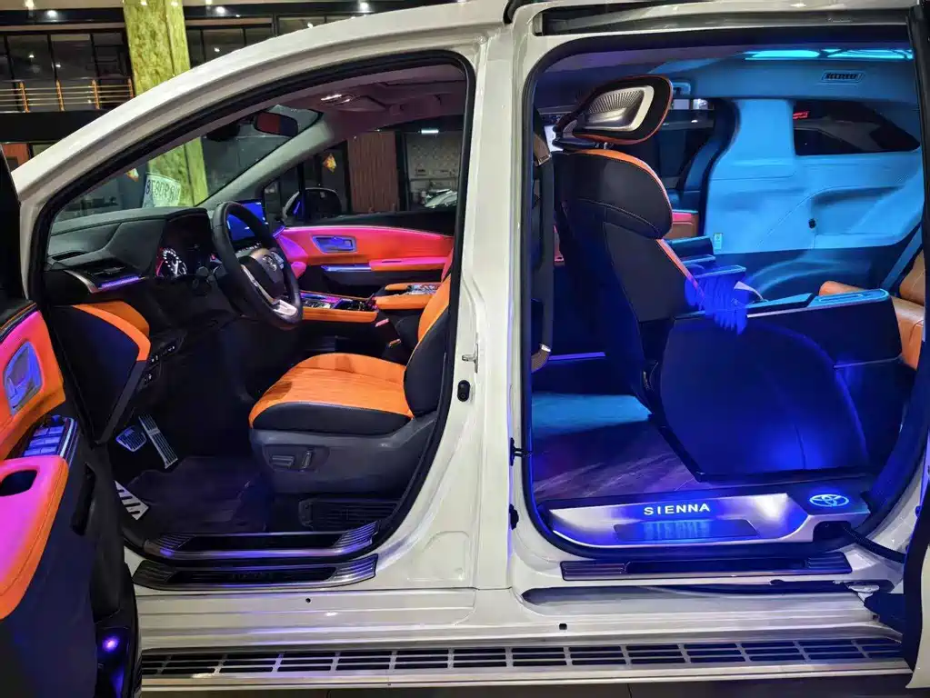 Toyota Sienna — миниатюра 4