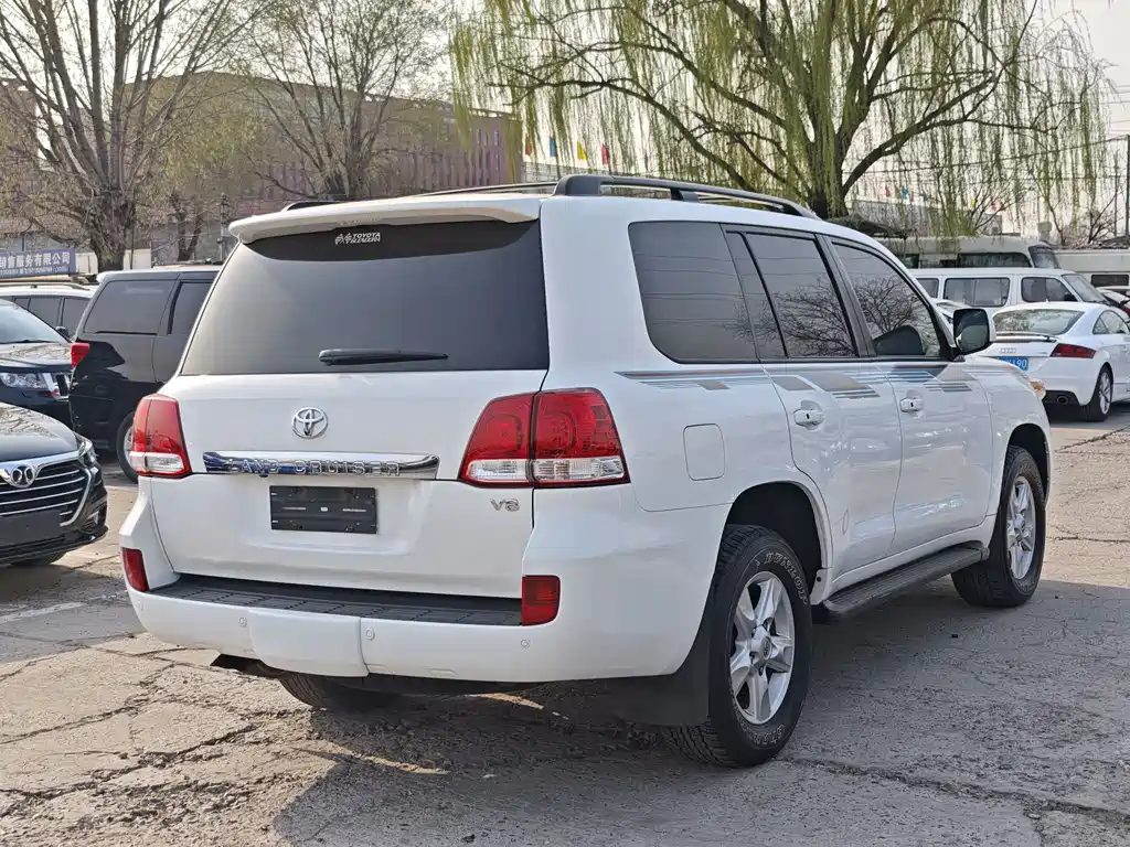 Toyota Land Cruiser 2011 5.7L AT
