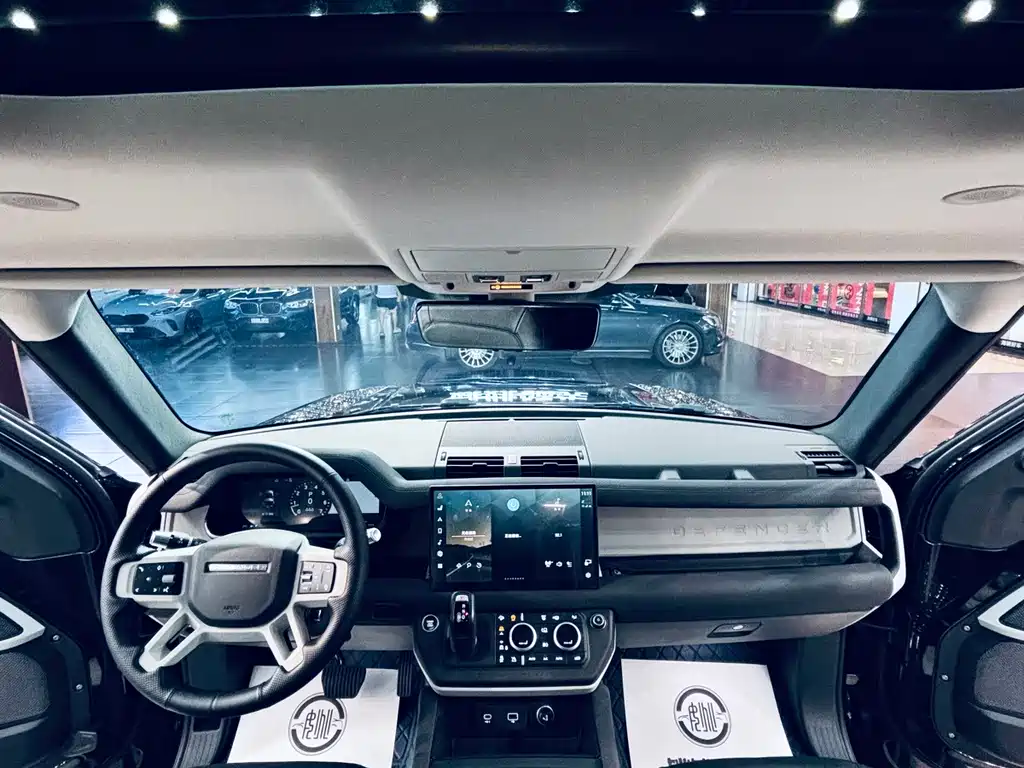 Land Rover Defender — миниатюра 4