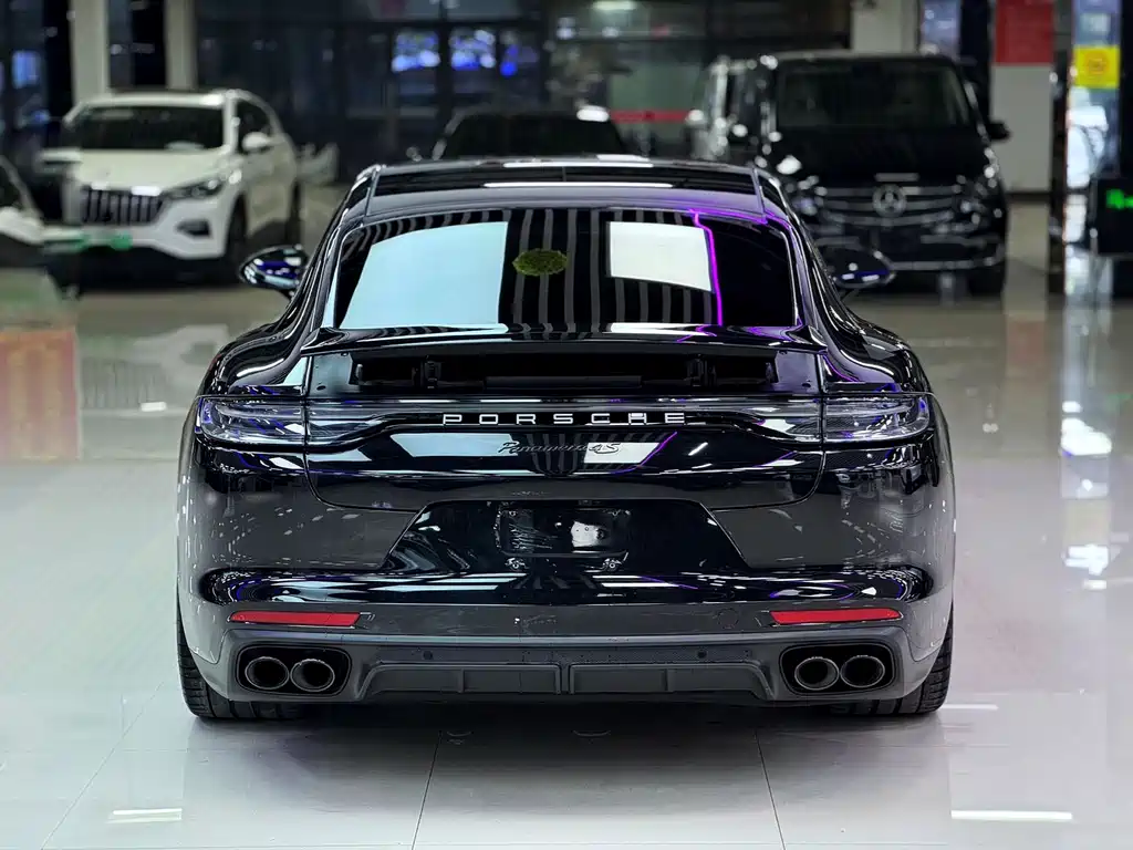 PORSCHE PANAMERA