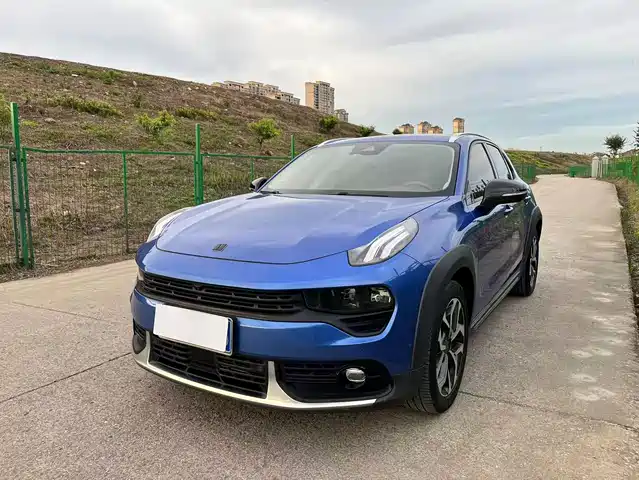 2018 Lynk & Co 02