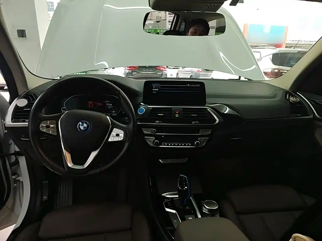 BMW iX3 — миниатюра 10
