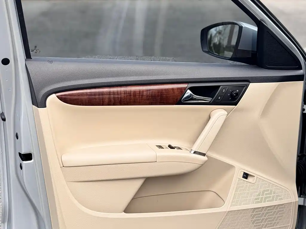 Volkswagen Lavida — миниатюра 4