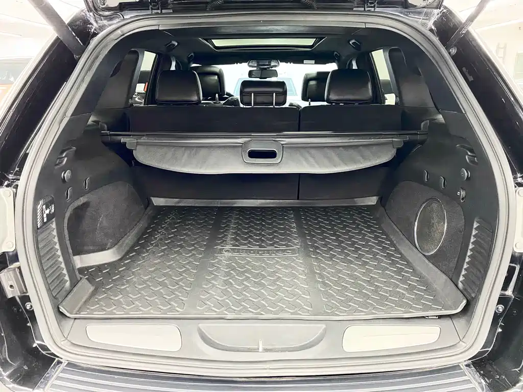 Jeep Grand Cherokee (Import) — миниатюра 19