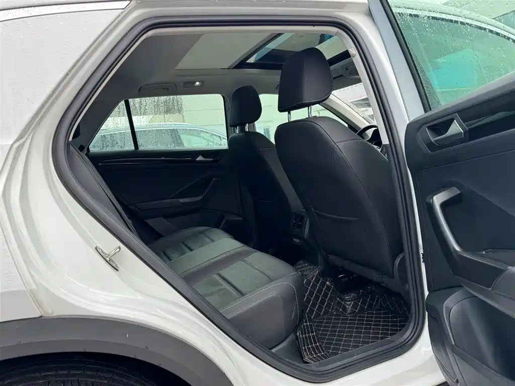 VOLKSWAGEN T ROC EXPLORING SONGS