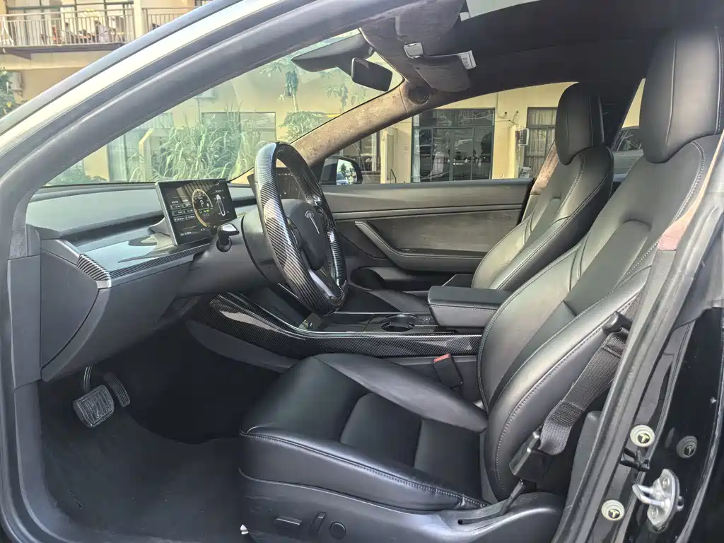 Tesla Model 3 — миниатюра 7