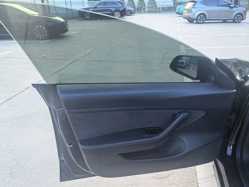 Tesla Model 3 — миниатюра 21