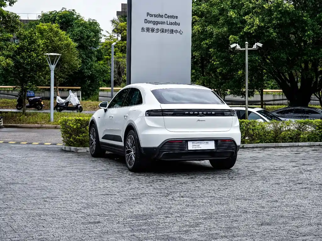 Porsche Macan EV — миниатюра 15