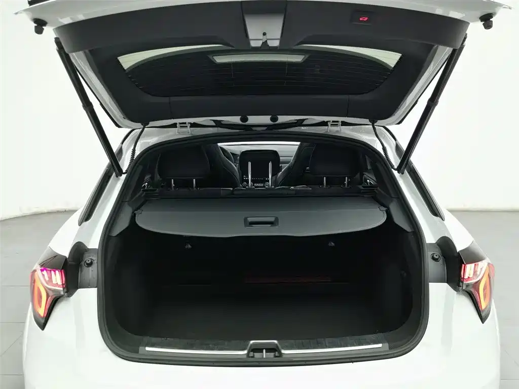 LYNK & CO. 02 HATCHBACK