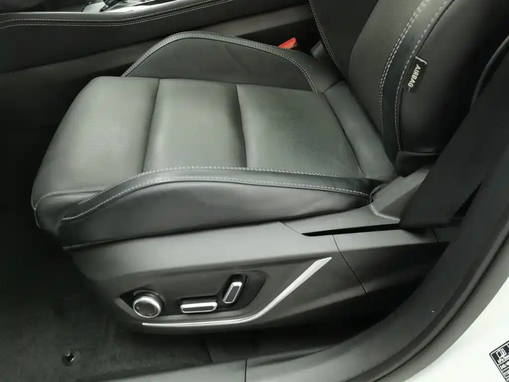 LYNK & CO. 02 HATCHBACK