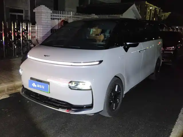 2025 Geely Galaxy LEVC L380