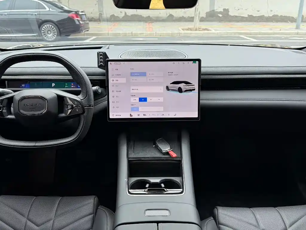 Lynk & Co 10 — миниатюра 4