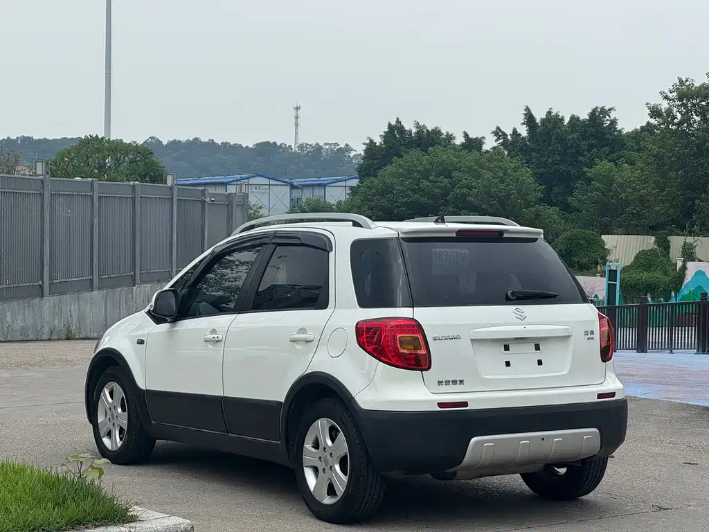 Suzuki SX4 — миниатюра 3