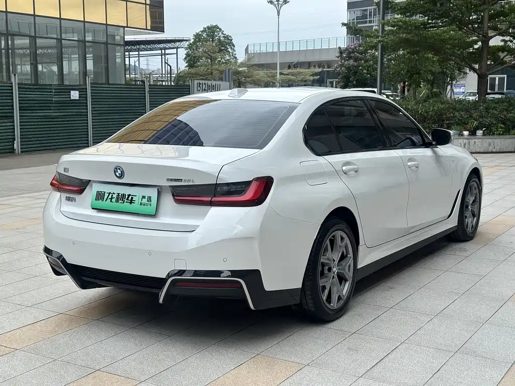 BMW i3 2025 eDrive 35 L