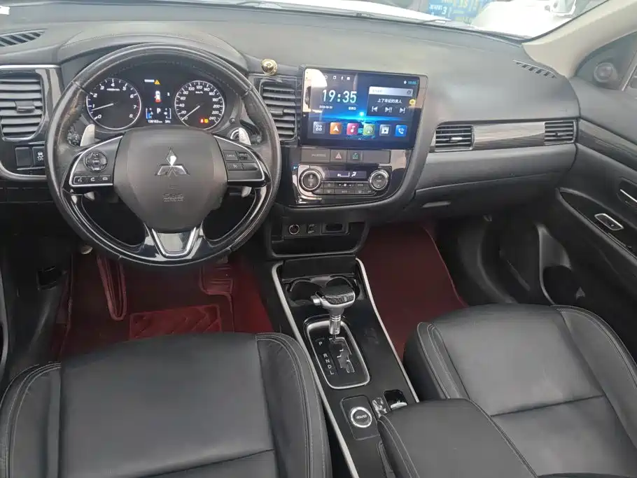 Mitsubishi Outlander — миниатюра 12