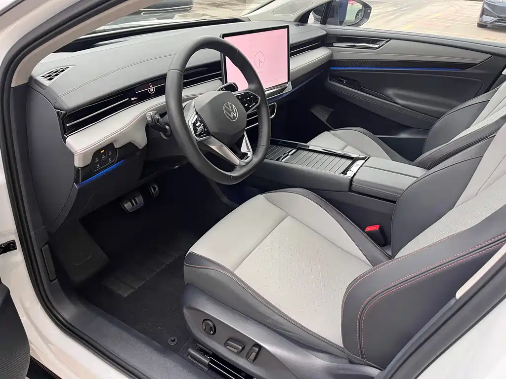 VOLKSWAGEN ID.7 VIZZION