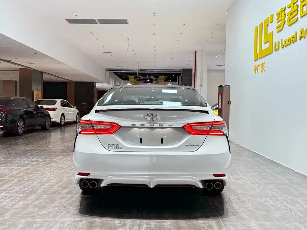 Toyota Camry — миниатюра 6