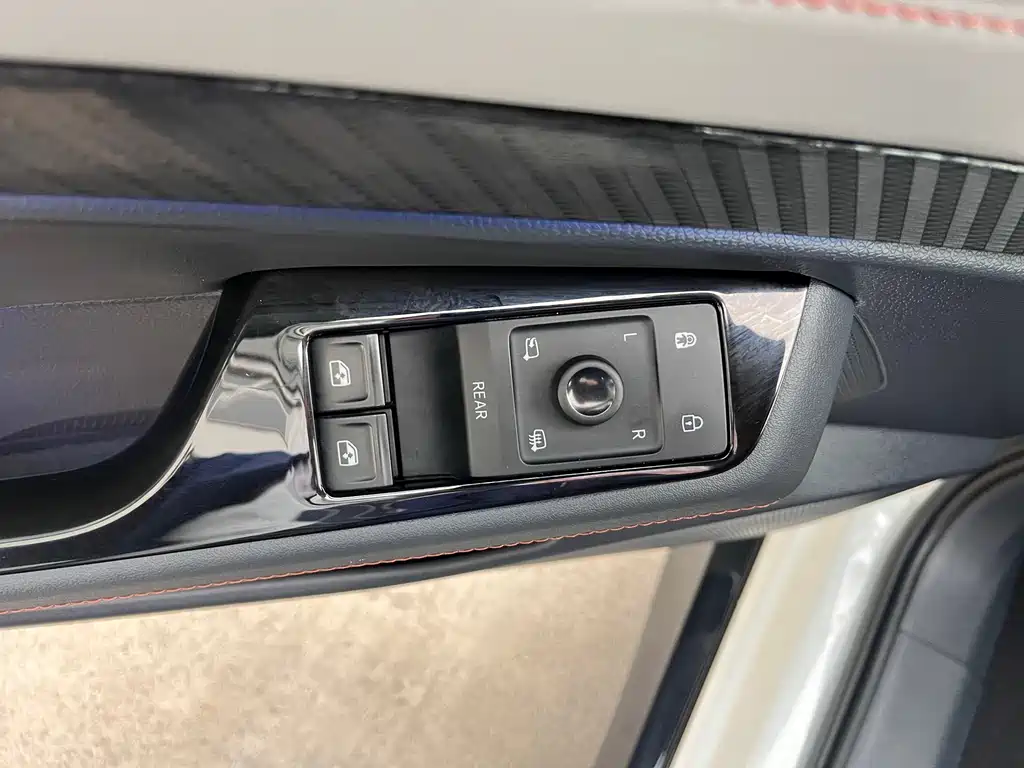 VOLKSWAGEN ID.7 VIZZION