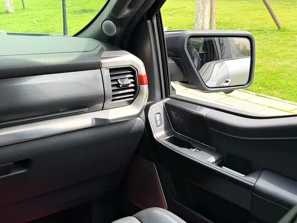 Ford F-150 Raptor — миниатюра 10