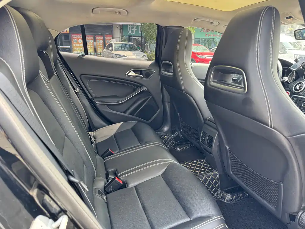 Mercedes-Benz GLA — миниатюра 12