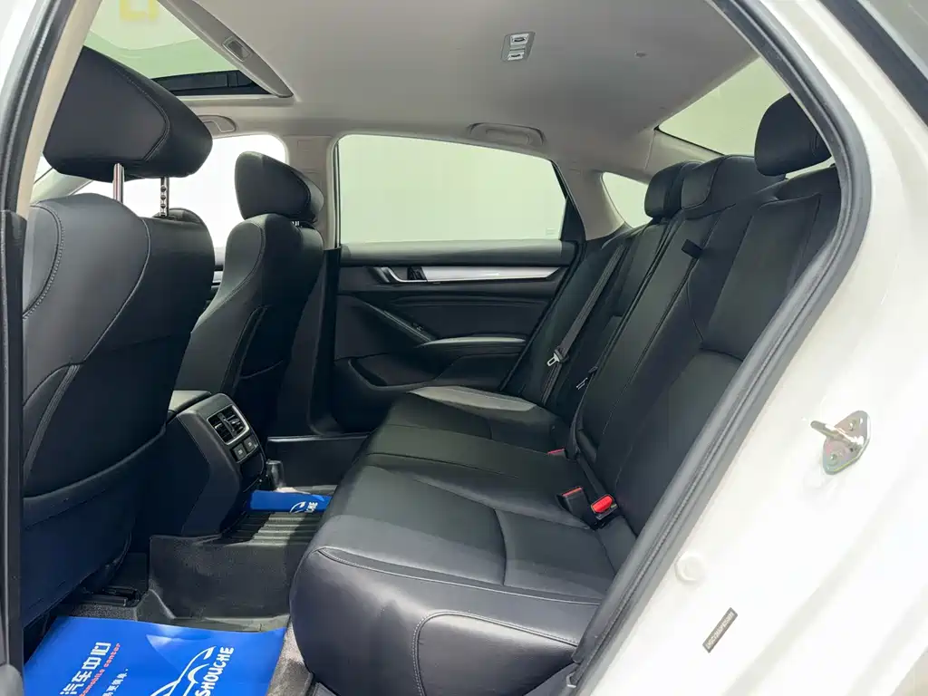 Honda Accord — миниатюра 7