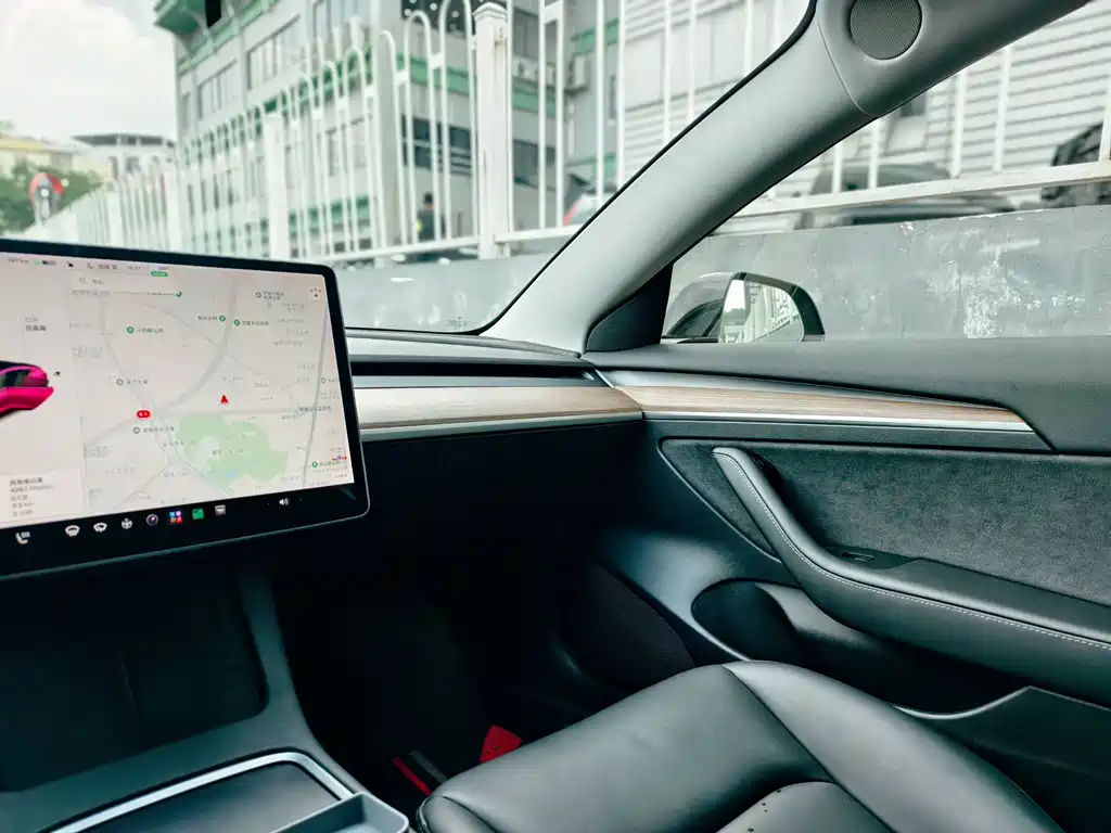 Tesla Model 3 — миниатюра 14