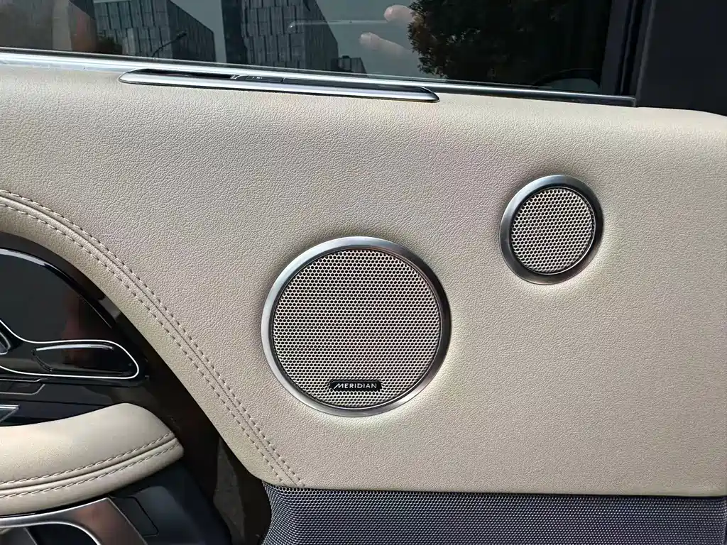 Land Rover Range Rover — миниатюра 18