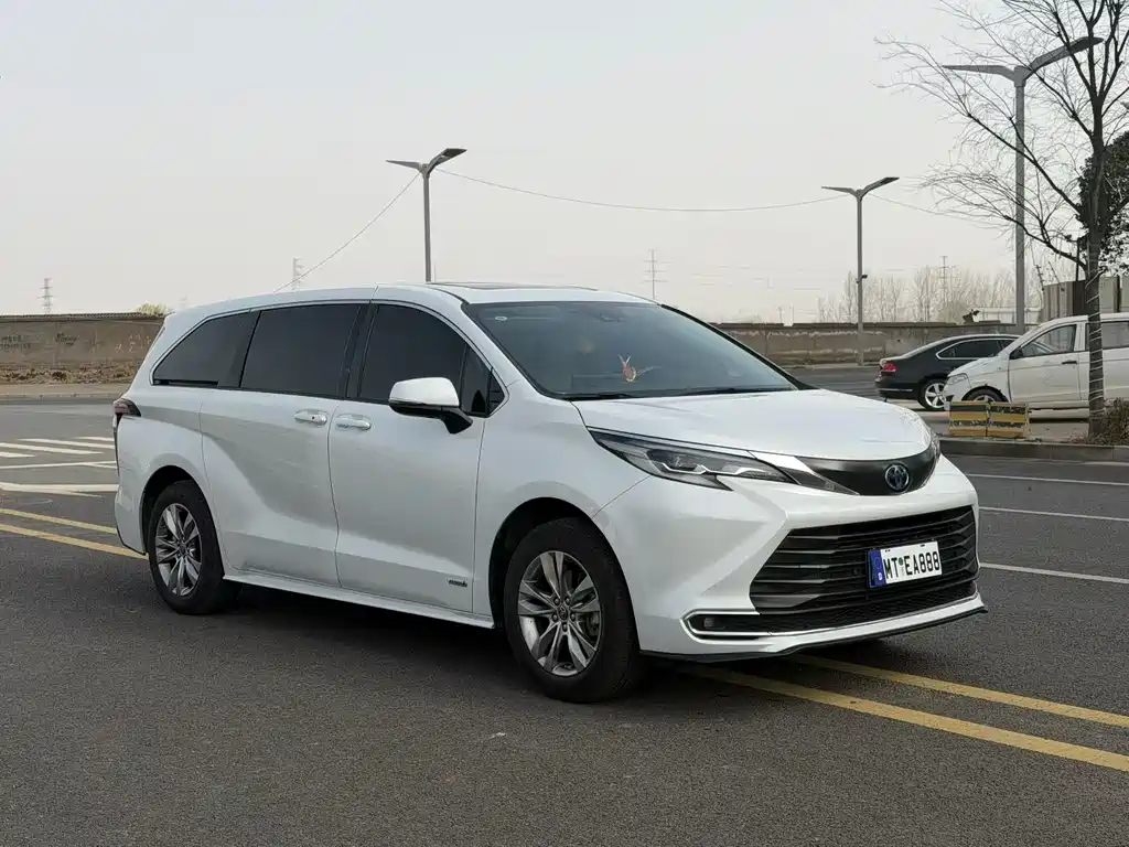TOYOTA SIENNA