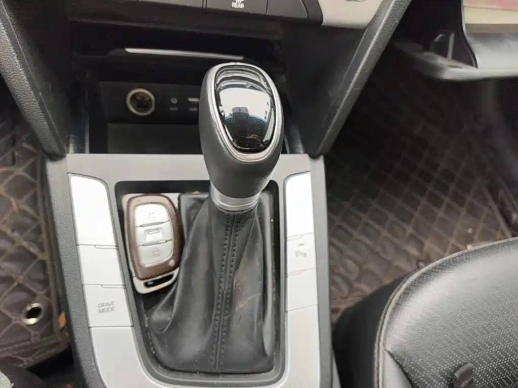 Hyundai Elantra — миниатюра 7