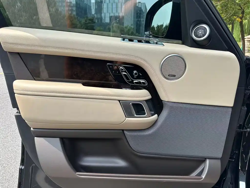 Land Rover Range Rover — миниатюра 16