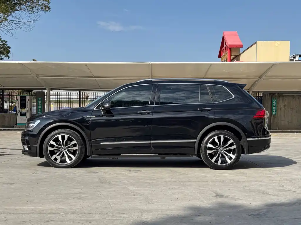 Volkswagen Tiguan L L 2021 330TSI AT R-Line