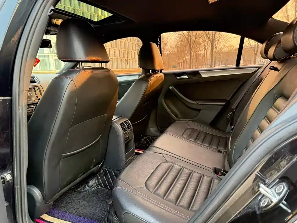 Volkswagen Sagitar 2013 2.0TSI GLI