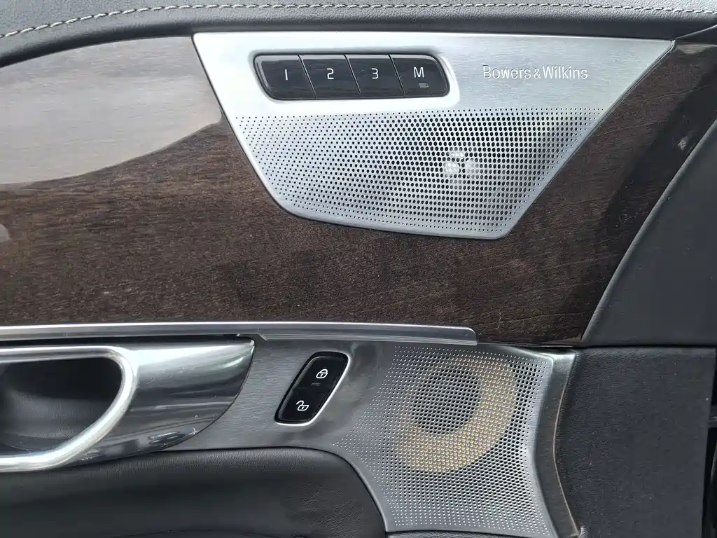 Volvo XC90 — миниатюра 4
