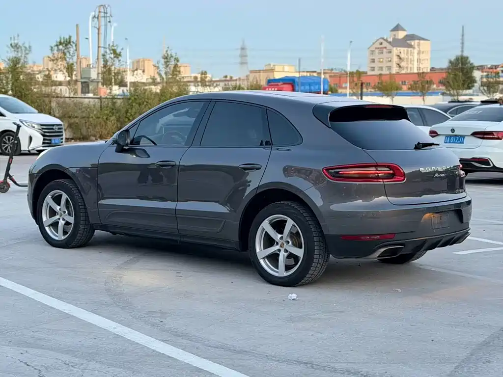 Porsche Macan — миниатюра 5