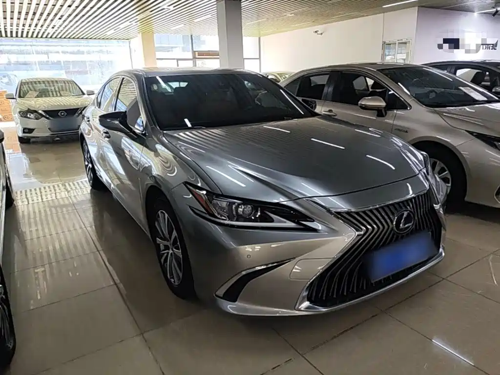 Lexus ES 2021 300h
