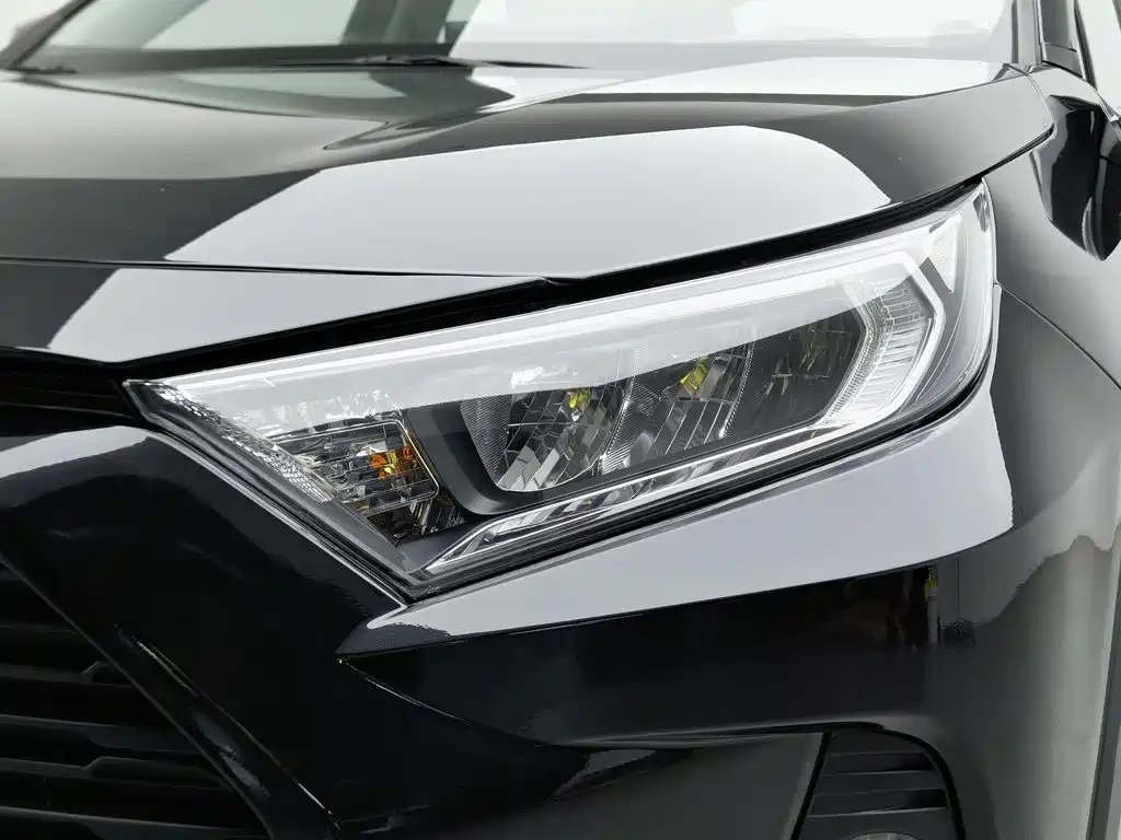 Toyota RAV4 — миниатюра 7