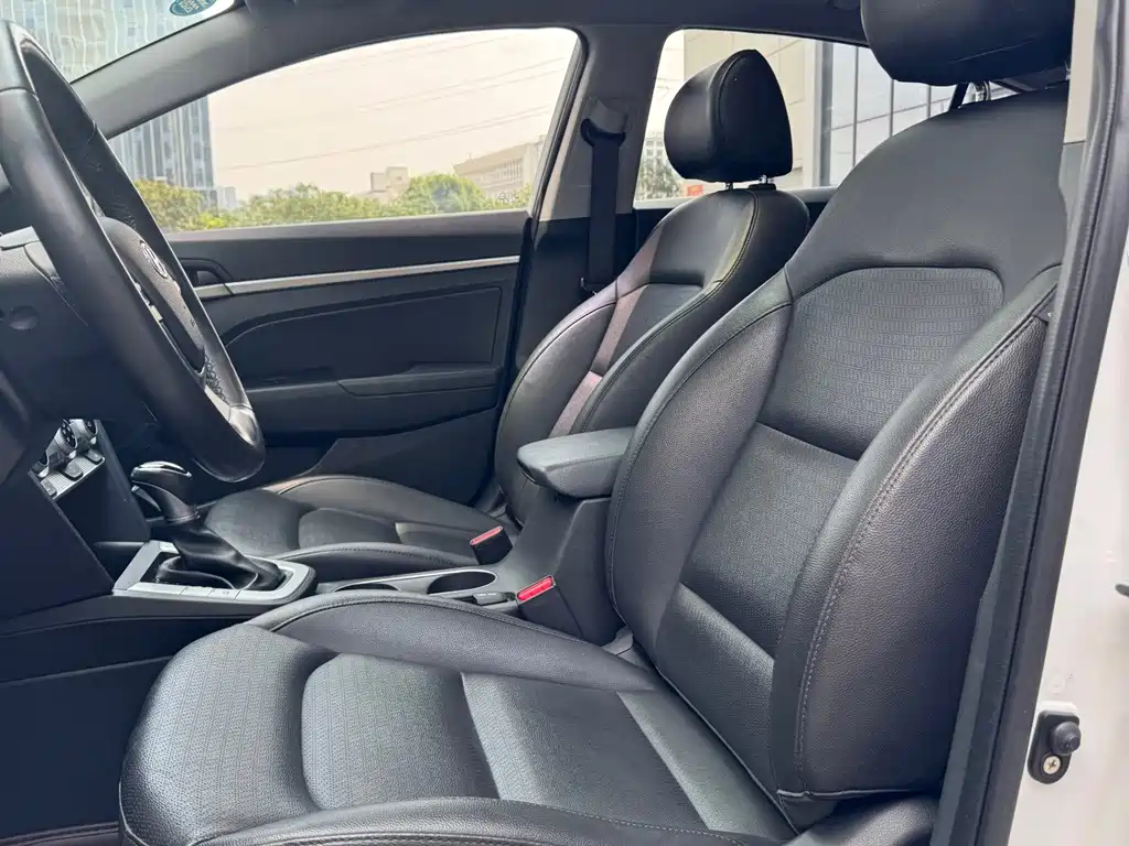 Hyundai Elantra — миниатюра 12