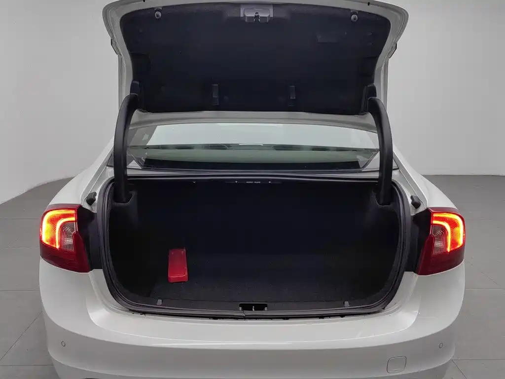 Volvo S60 — миниатюра 16
