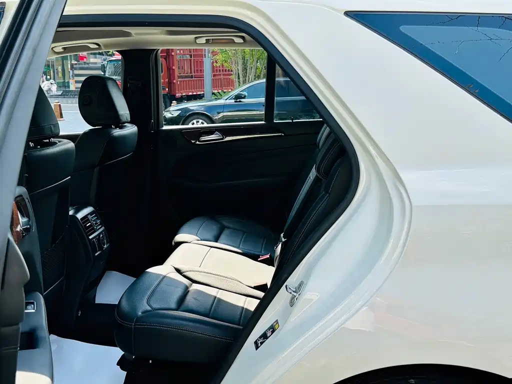 Mercedes-Benz M-Class — миниатюра 14