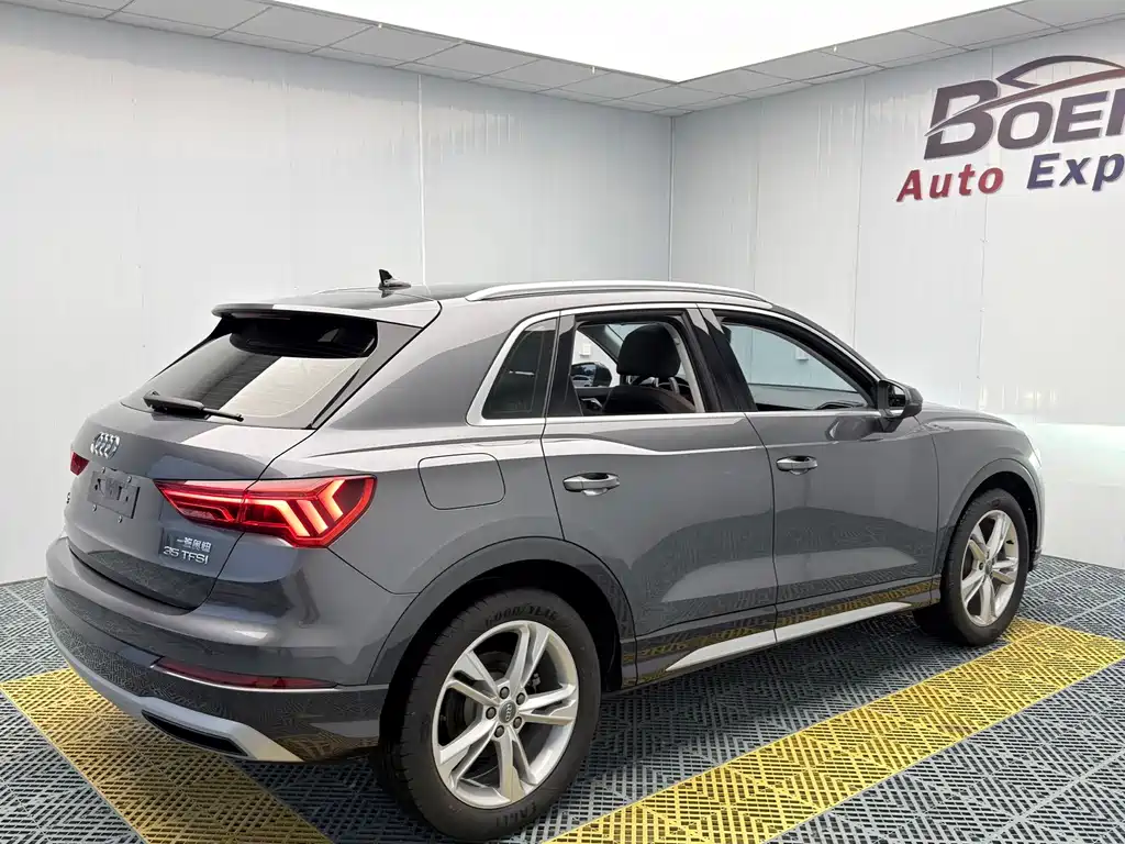 Audi Q3 - фото 6