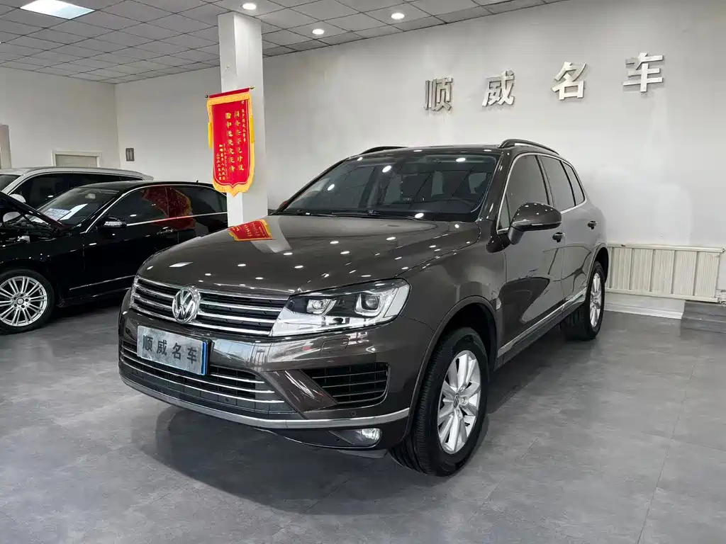 VOLKSWAGEN TOUAREG