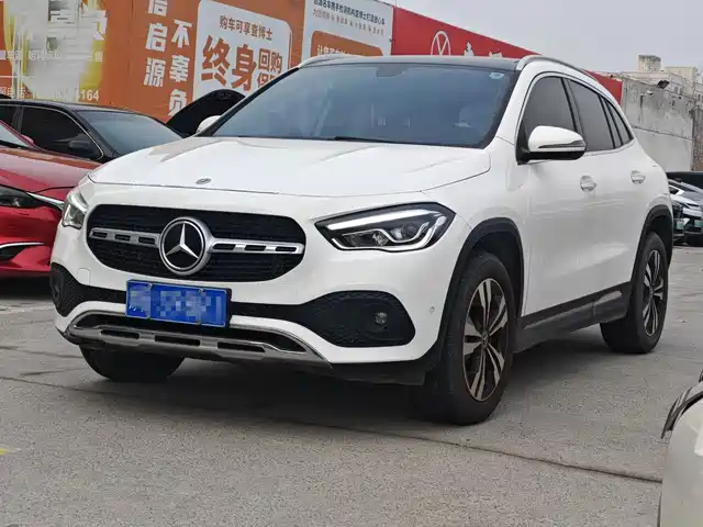 MERCEDES-BENZ GLA