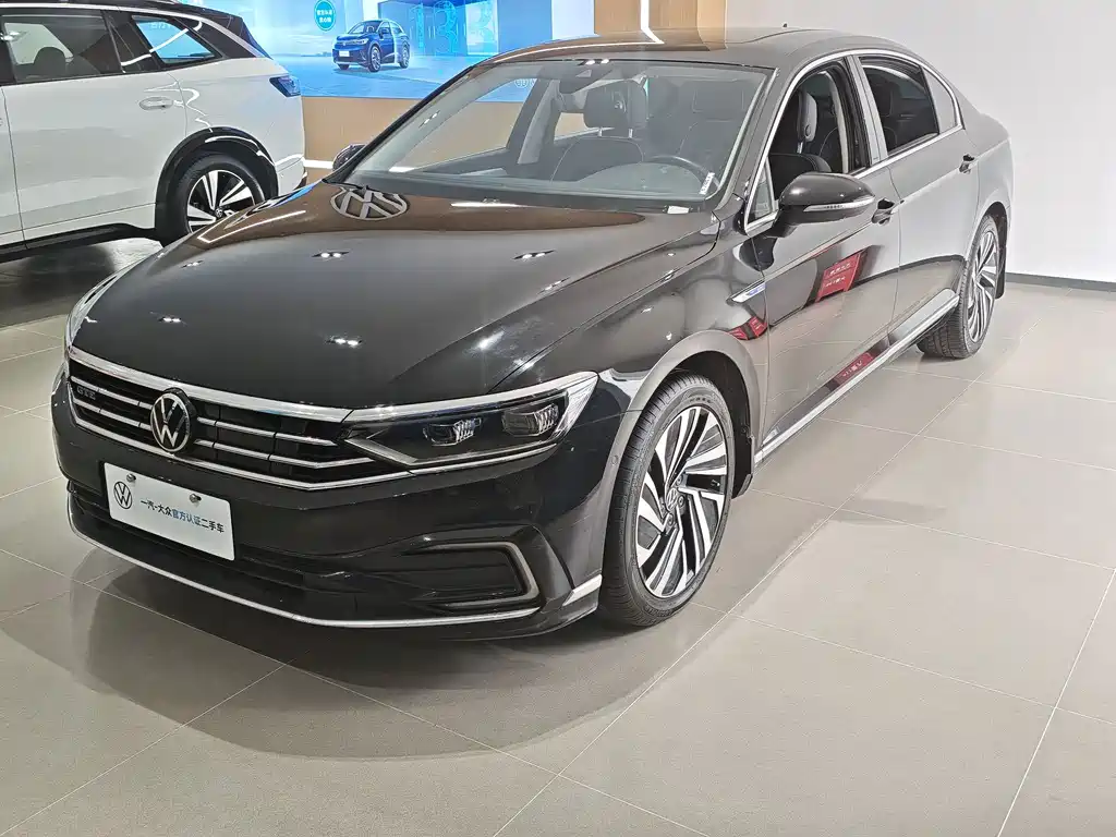 Volkswagen Magotan PHEV — миниатюра 2