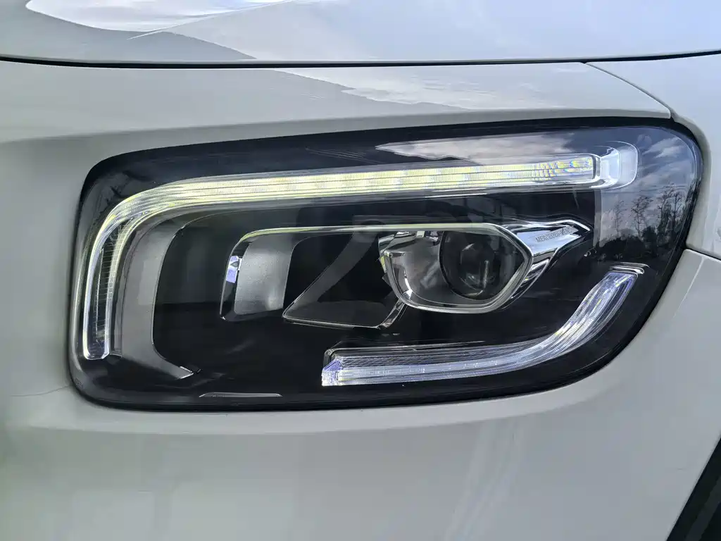 Mercedes-Benz GLB — миниатюра 33