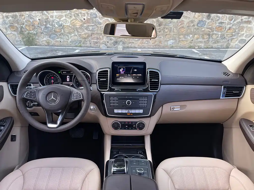 Mercedes-Benz GLE (Import) — миниатюра 4