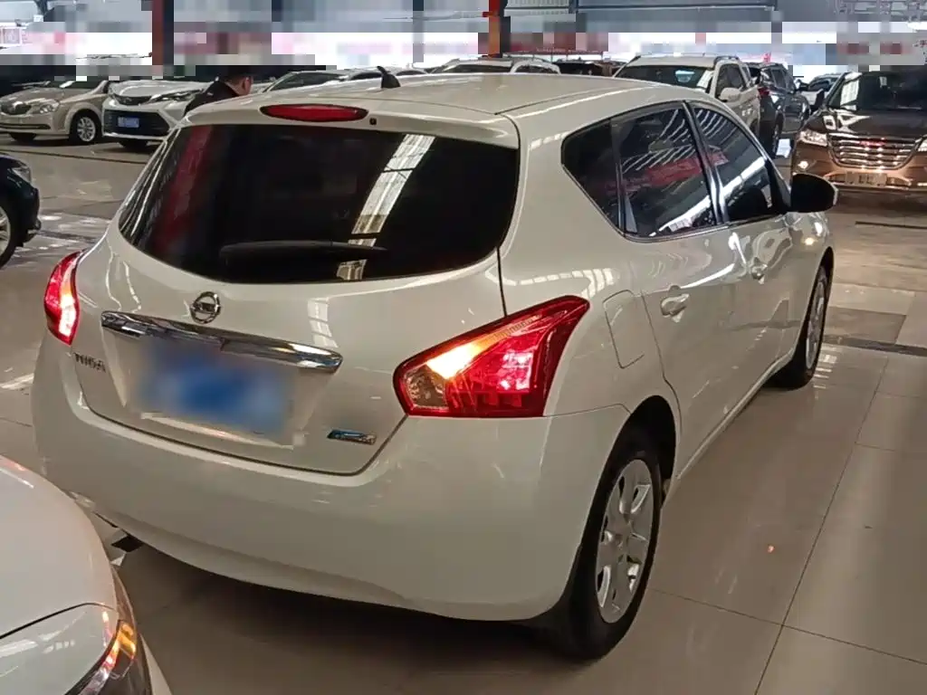 Nissan Tiida — миниатюра 7